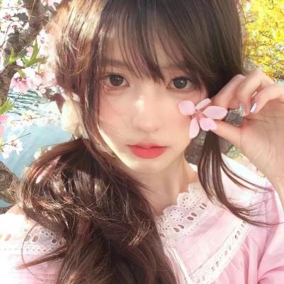 9顶假发的女孩
